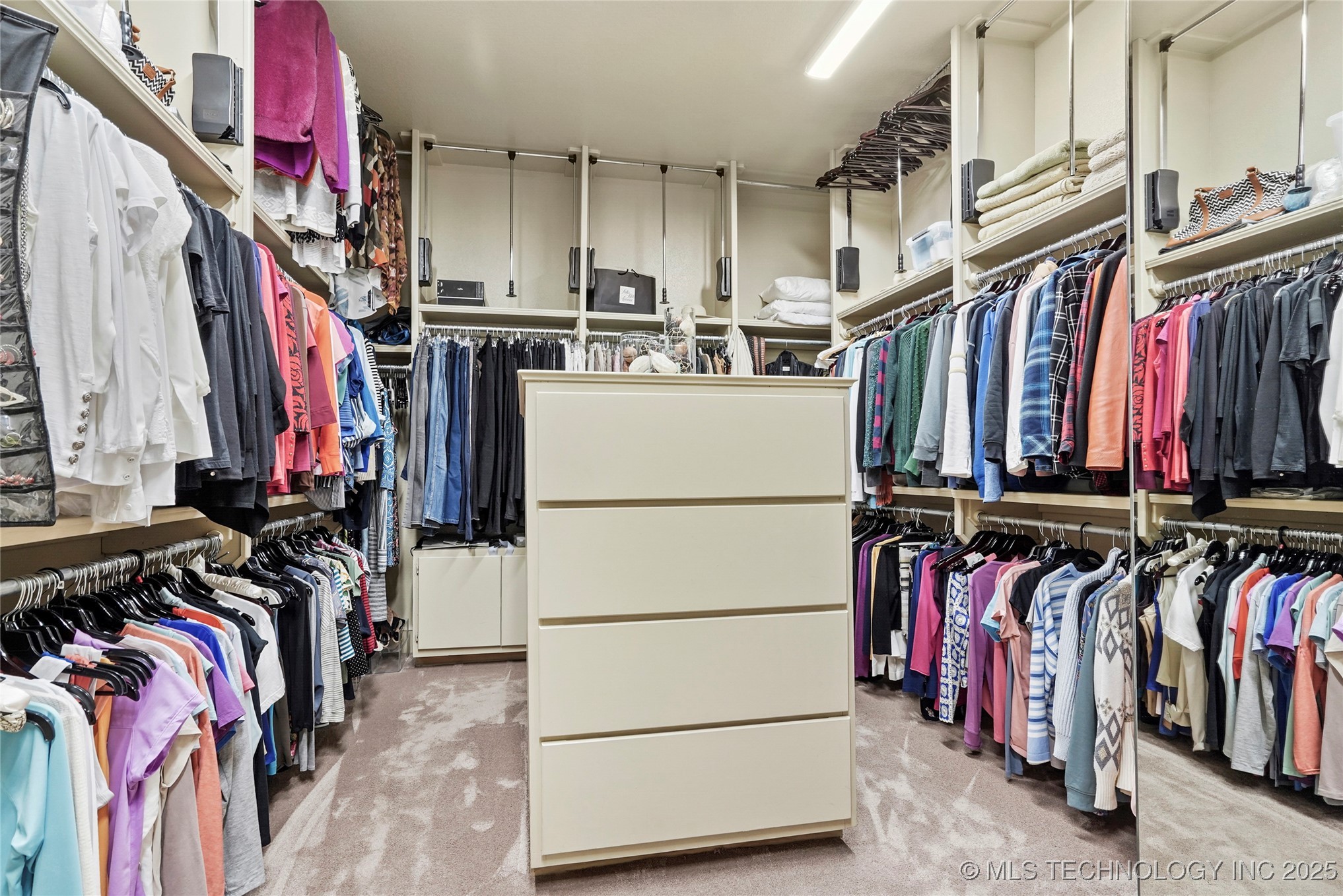 Tulsa, Oklahoma, 74137, United States, 5 Bedrooms Bedrooms, ,5 BathroomsBathrooms,Residential,For Sale,1990316