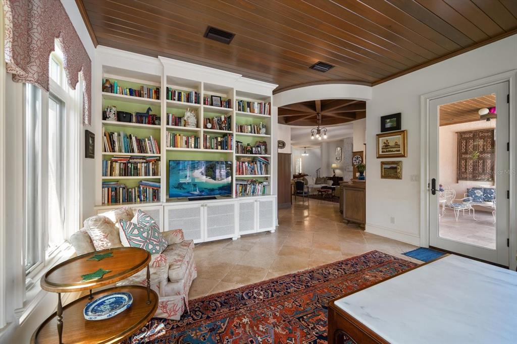 Tampa, Florida, 33606, United States, 5 Bedrooms Bedrooms, ,4 BathroomsBathrooms,Residential,For Sale,1827015