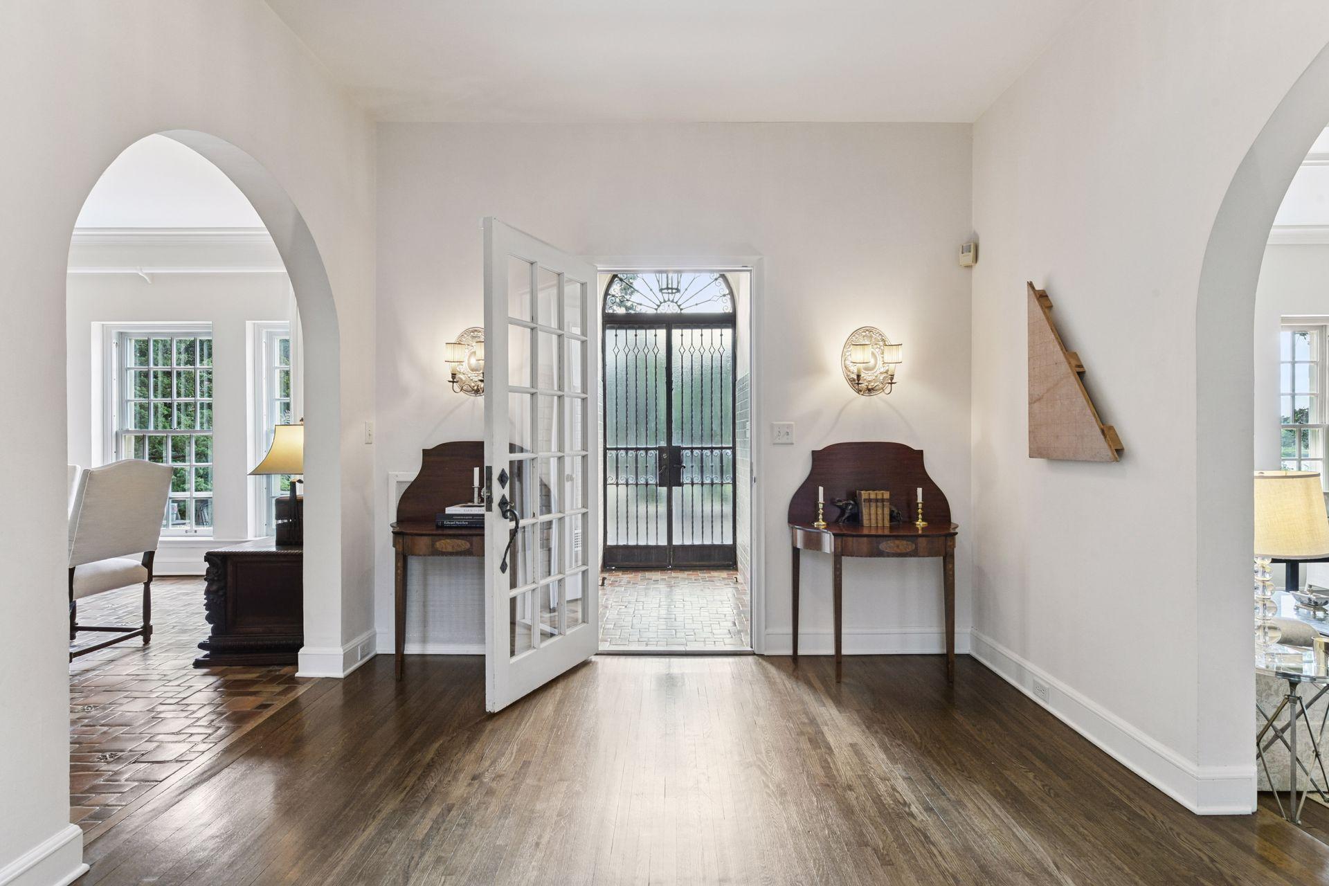 Minneapolis, Minnesota, 55405, United States, 5 Bedrooms Bedrooms, ,4 BathroomsBathrooms,Residential,For Sale,1989086