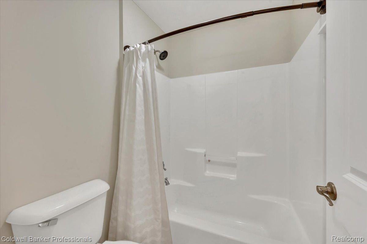 Oxford, Michigan, 48371, United States, 5 Bedrooms Bedrooms, ,4 BathroomsBathrooms,Residential,For Sale,1940303