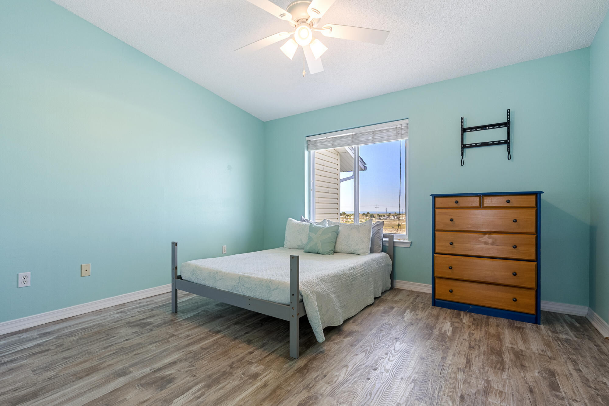 Navarre, Florida, 32566, United States, 3 Bedrooms Bedrooms, ,5 BathroomsBathrooms,Residential,For Sale,1956156