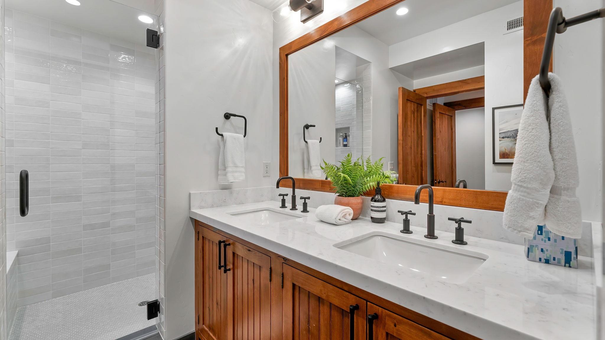 Truckee, California, 96161, United States, 4 Bedrooms Bedrooms, ,4 BathroomsBathrooms,Residential,For Sale,1999029