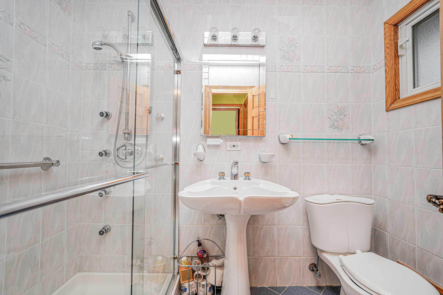 Staten Island, New York, 10301, United States, 4 Bedrooms Bedrooms, ,3 BathroomsBathrooms,Residential,For Sale,1838592