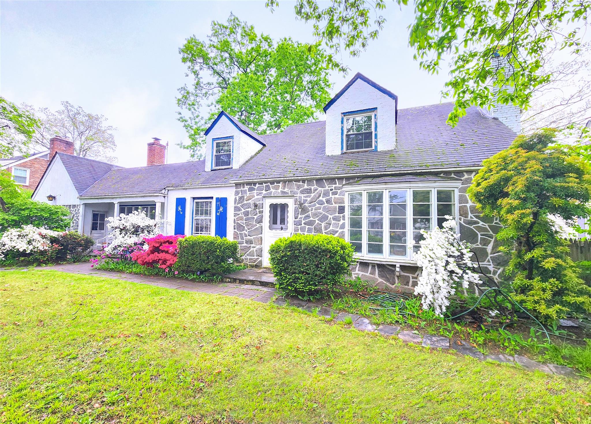 Malverne, New York, 11565, United States, 4 Bedrooms Bedrooms, ,2 BathroomsBathrooms,Residential,For Sale,1907627