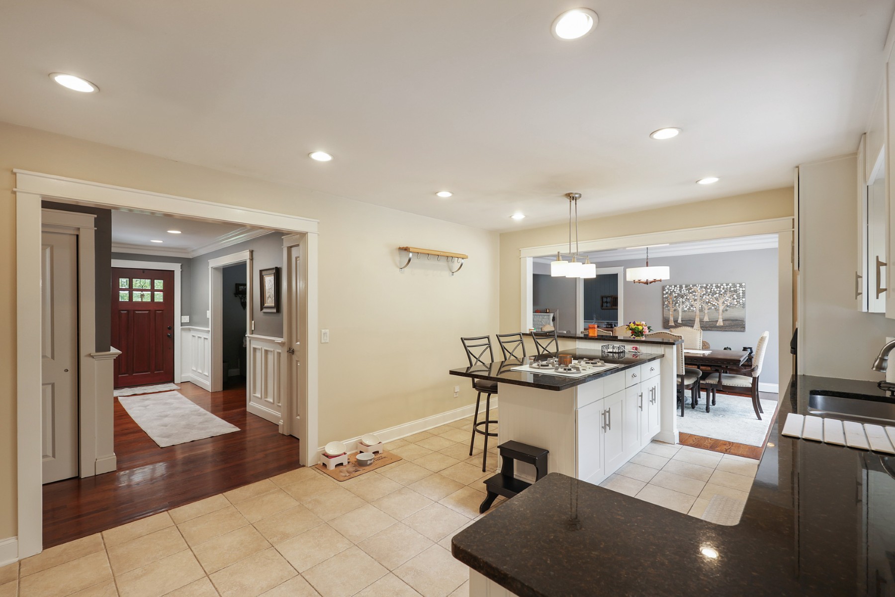  Inviting Ranch Home Offers Exceptional Indoor-Outdoor Entertainment Spaces - 物件實景