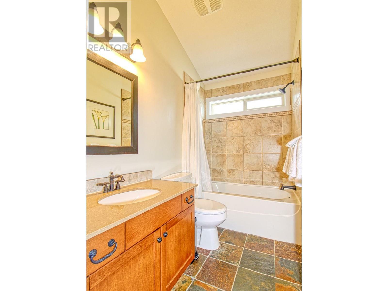 KELOWNA, British Columbia, V1Z 3R8, CA, 3 Bedrooms Bedrooms, ,3 BathroomsBathrooms,Residential,For Sale,1839050