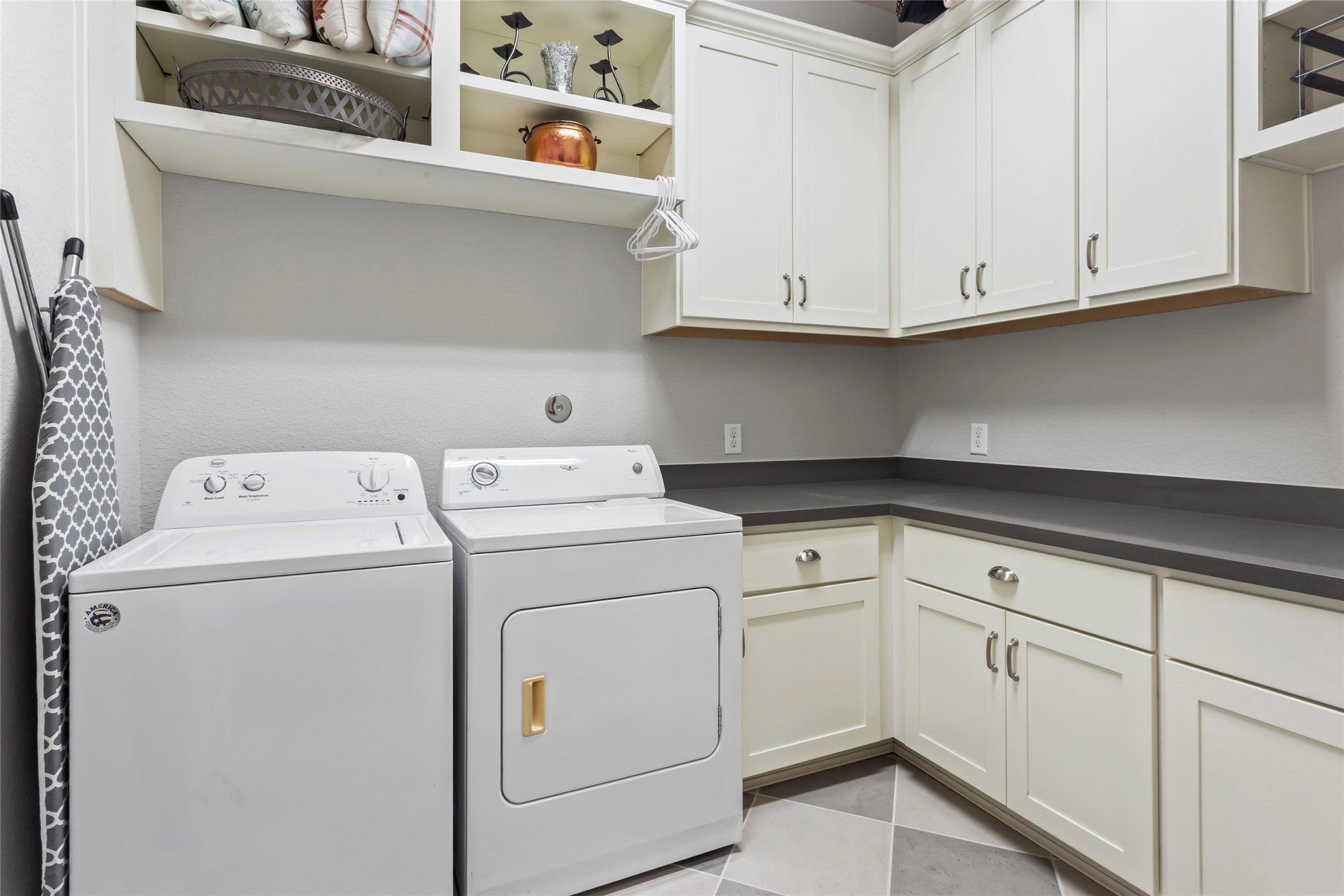 Rosenberg, Texas, 77469, United States, 4 Bedrooms Bedrooms, ,5 BathroomsBathrooms,Residential,For Sale,2010011