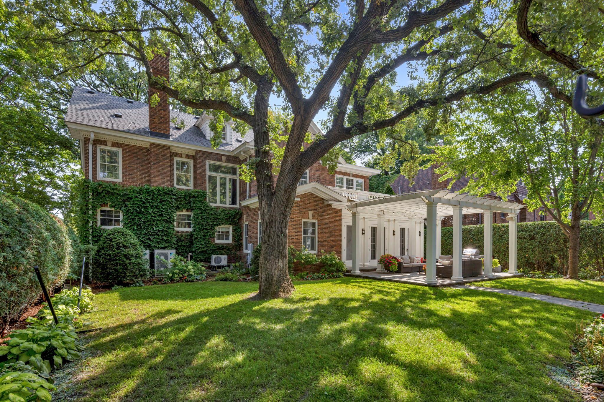 Minneapolis, Minnesota, 55405, United States, 5 Bedrooms Bedrooms, ,3 BathroomsBathrooms,Residential,For Sale,2000918