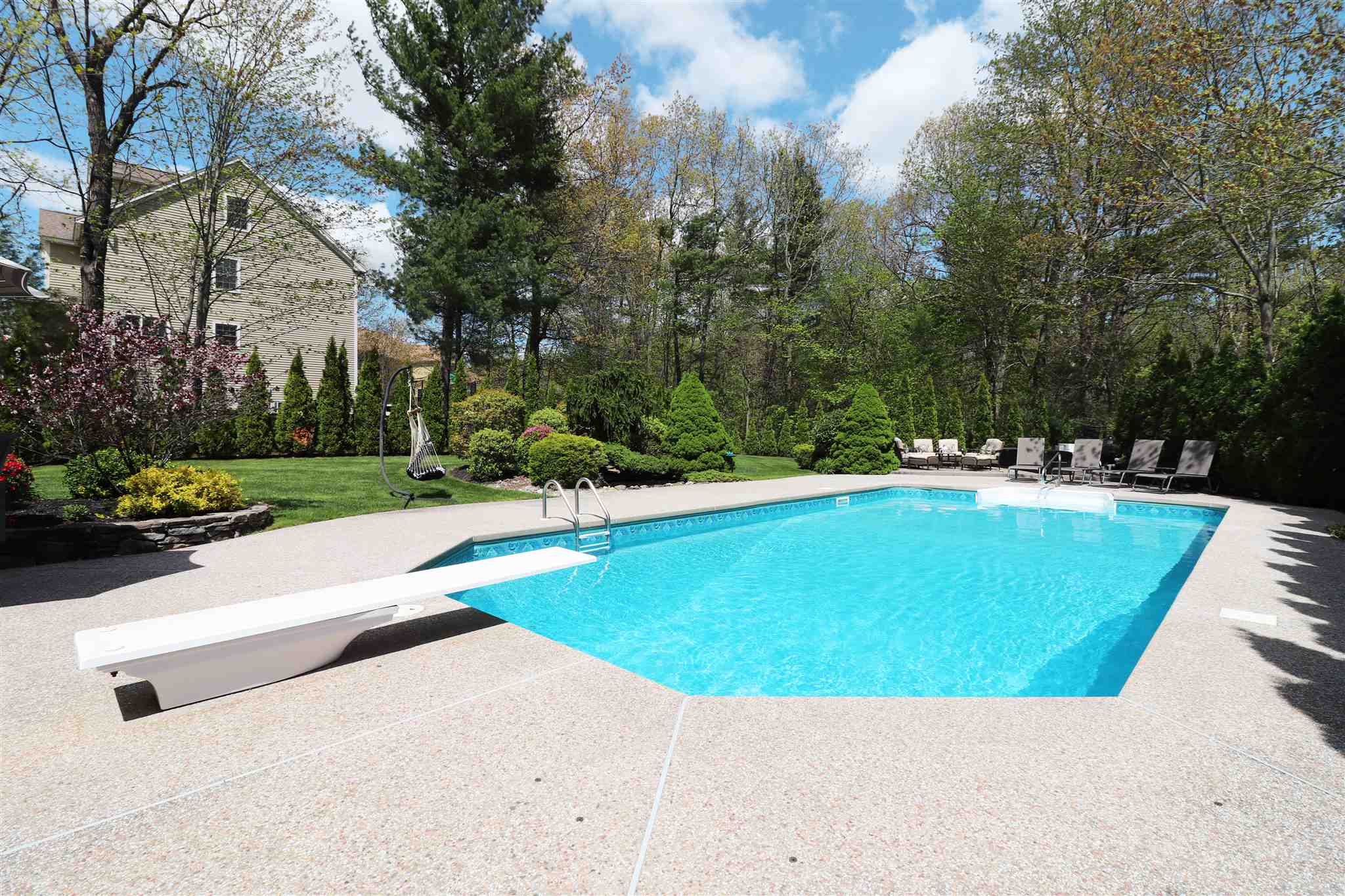 Windham, New Hampshire, 03087, United States, 4 Bedrooms Bedrooms, ,3 BathroomsBathrooms,Residential,For Sale,1921691