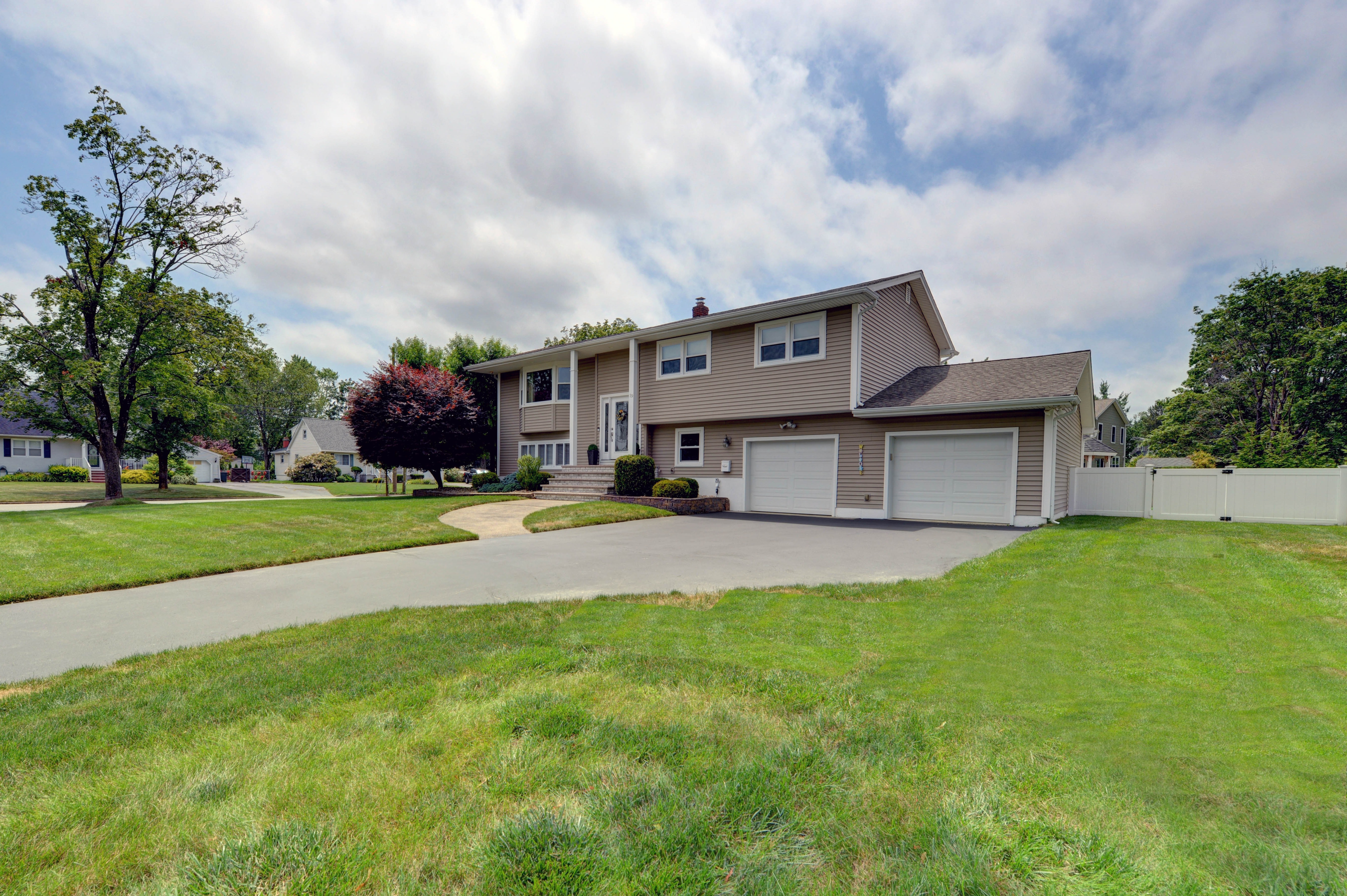 Pequannock, New Jersey, 07440, United States, 3 Bedrooms Bedrooms, ,3 BathroomsBathrooms,Residential,For Sale,1944939