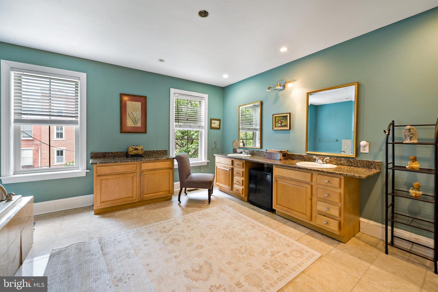 Philadelphia, Pennsylvania, 19130, United States, 3 Bedrooms Bedrooms, ,5 BathroomsBathrooms,Residential,For Sale,1908889