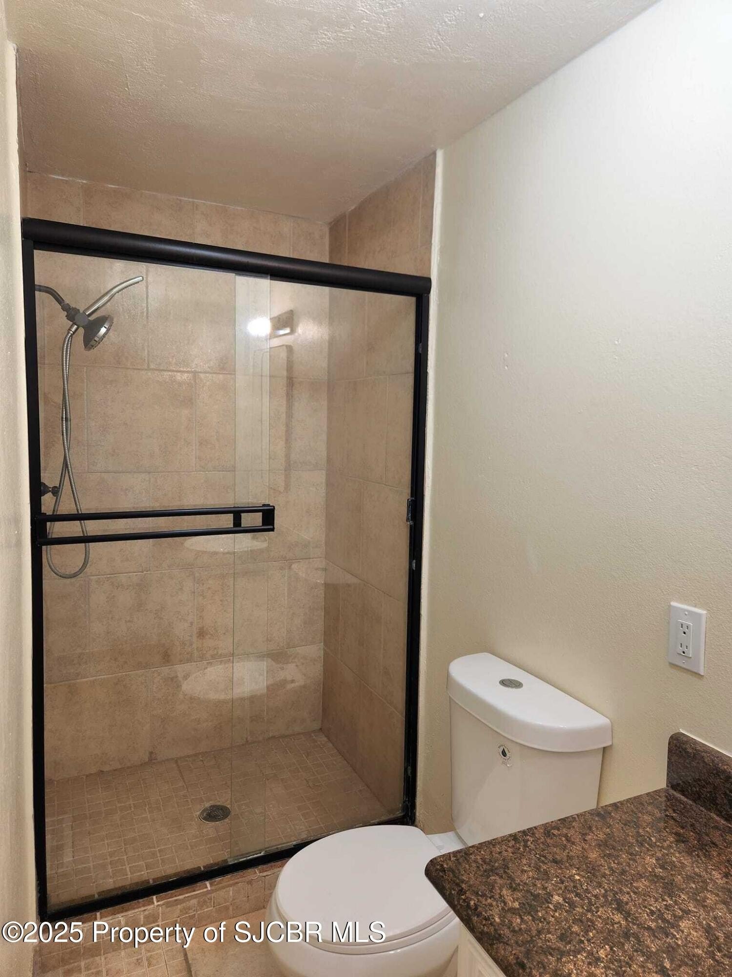 Flora Vista, New Mexico, 87415, United States, 5 Bedrooms Bedrooms, ,3 BathroomsBathrooms,Residential,For Sale,1926388