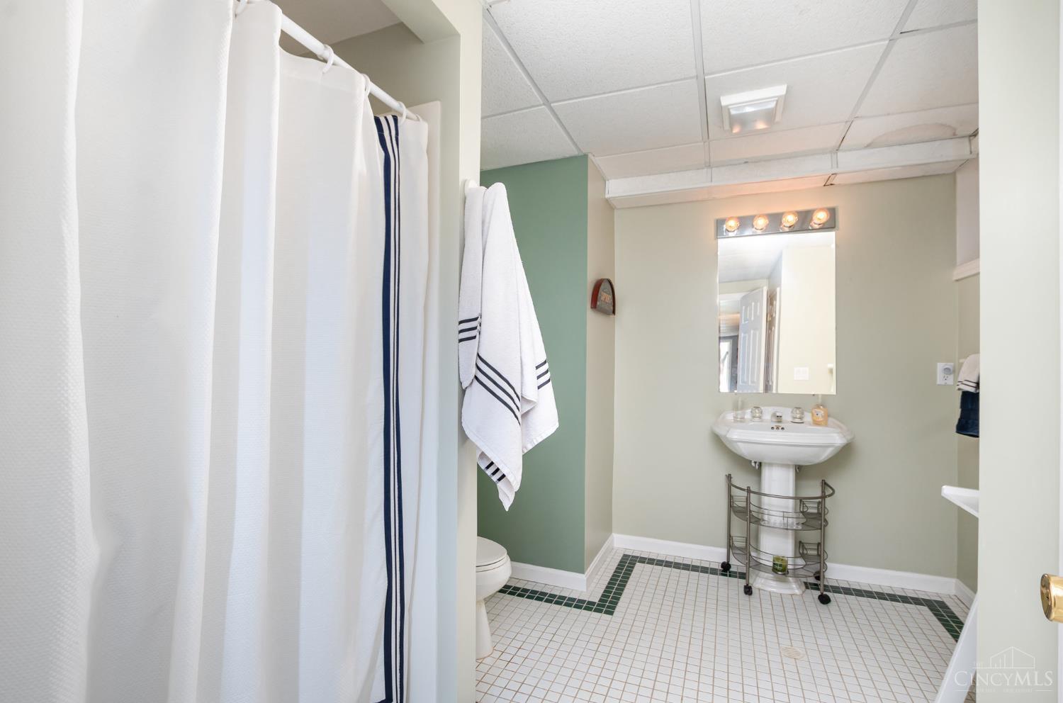 Blue Ash, Ohio, 45241, United States, 3 Bedrooms Bedrooms, ,3 BathroomsBathrooms,Residential,For Sale,2003391