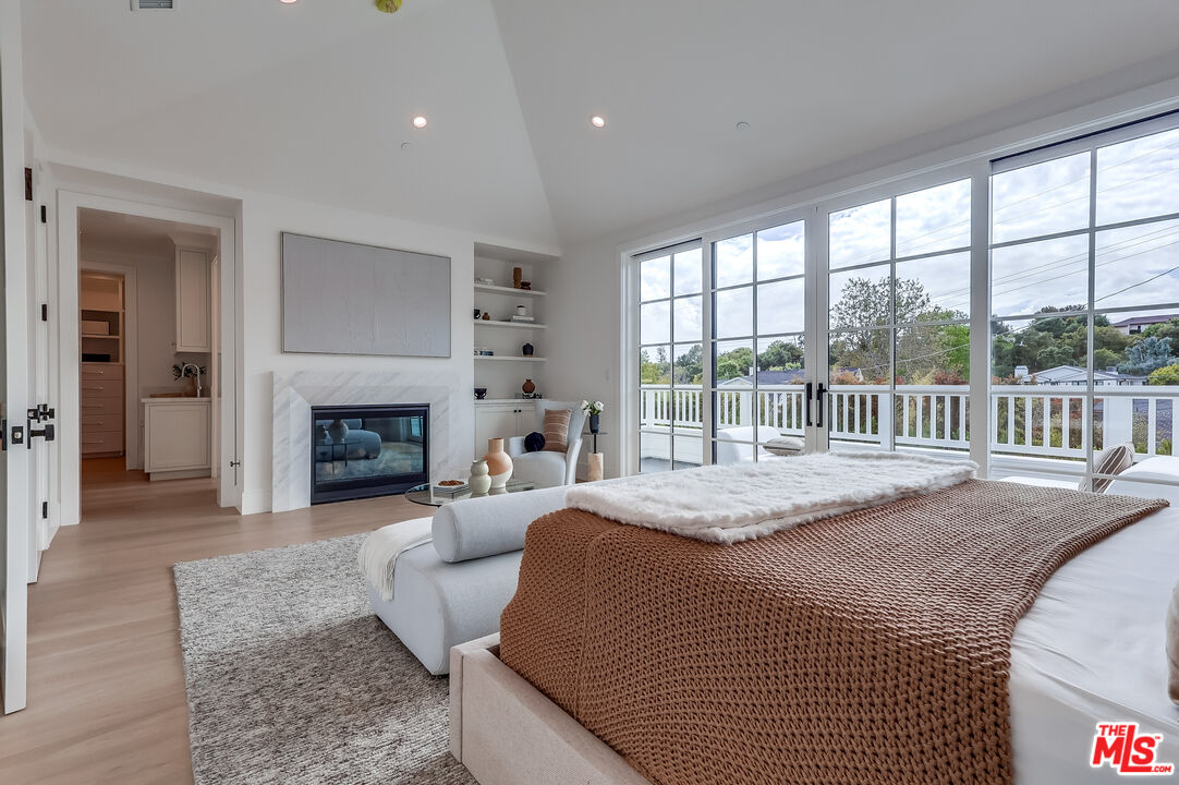 Los Angeles, California, 90049, United States, 7 Bedrooms Bedrooms, ,4 BathroomsBathrooms,Residential,For Sale,1912461