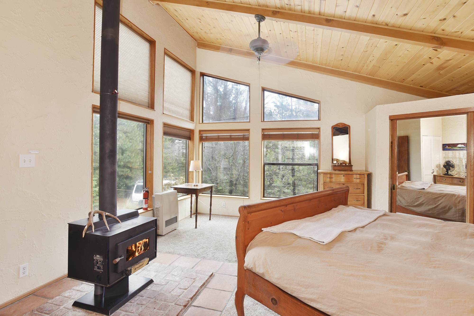 Weed, California, 96094, United States, 2 Bedrooms Bedrooms, ,2 BathroomsBathrooms,Residential,For Sale,1981439