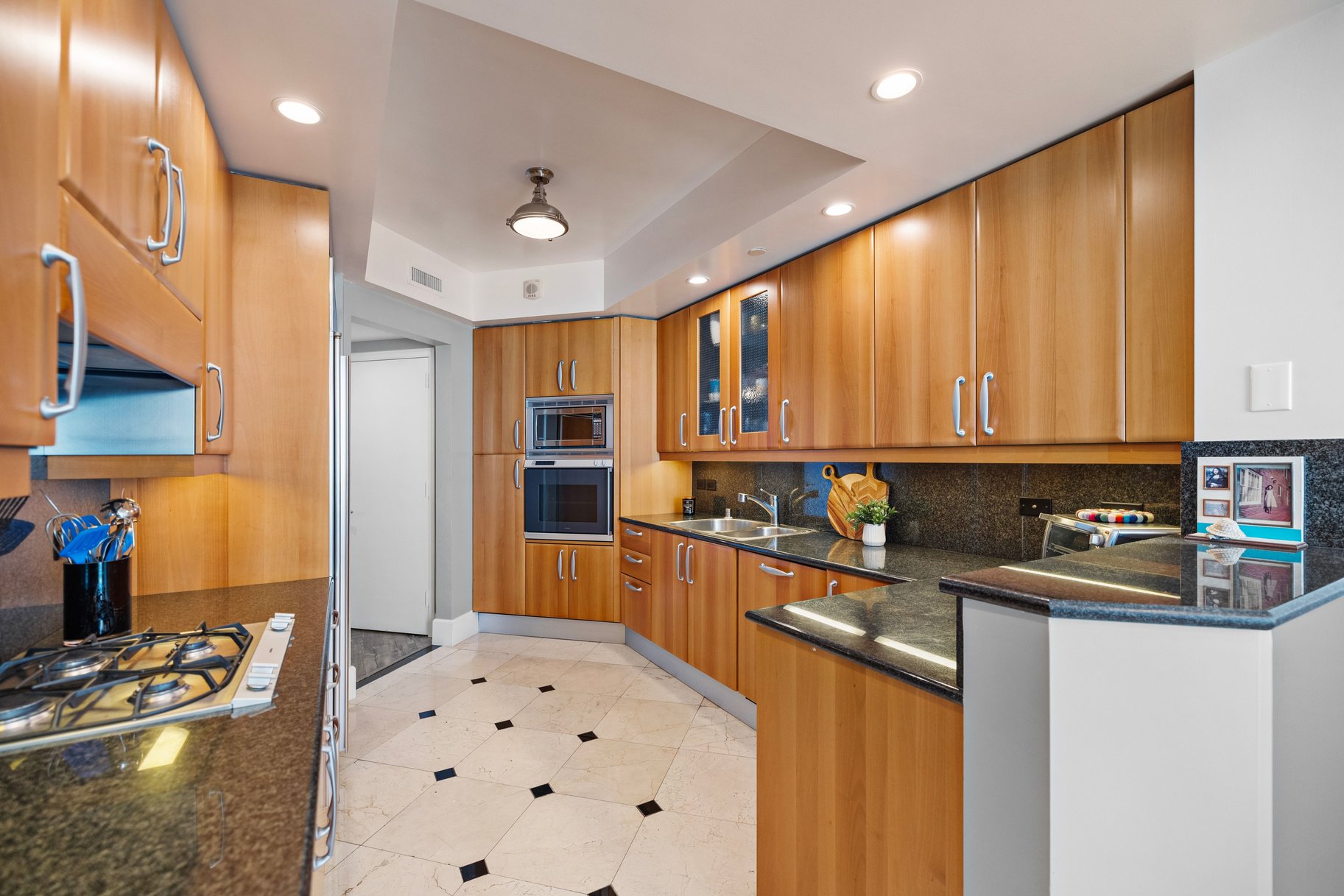  Sophisticated High-Rise Living at Turnberry Place - 物件實景