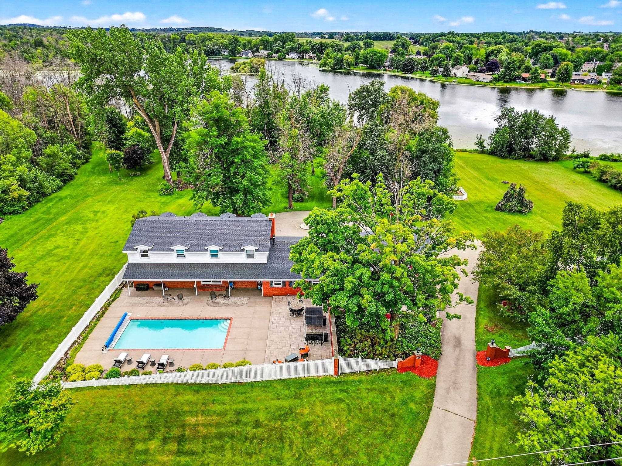 Hortonville, Wisconsin, 54944-9435, United States, 5 Bedrooms Bedrooms, ,4 BathroomsBathrooms,Residential,For Sale,1977478