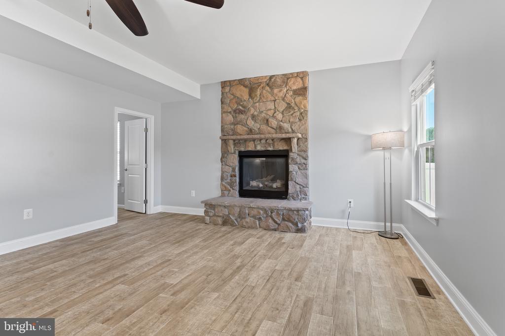 Fredericksburg, Virginia, 22408, United States, 4 Bedrooms Bedrooms, ,4 BathroomsBathrooms,Residential,For Sale,1932682