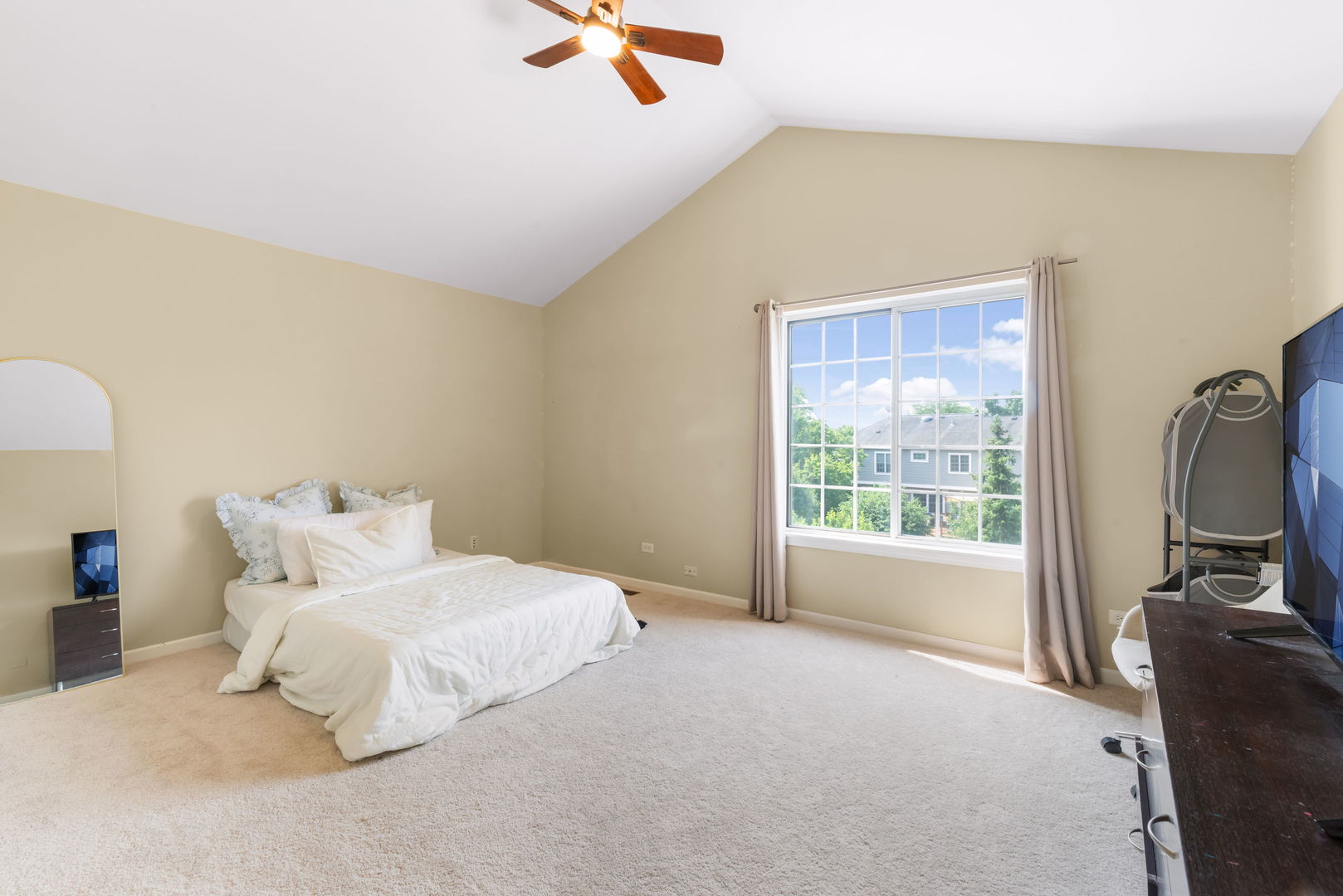 Carol Stream, Illinois, 60188, United States, 4 Bedrooms Bedrooms, ,4 BathroomsBathrooms,Residential,For Sale,1903494