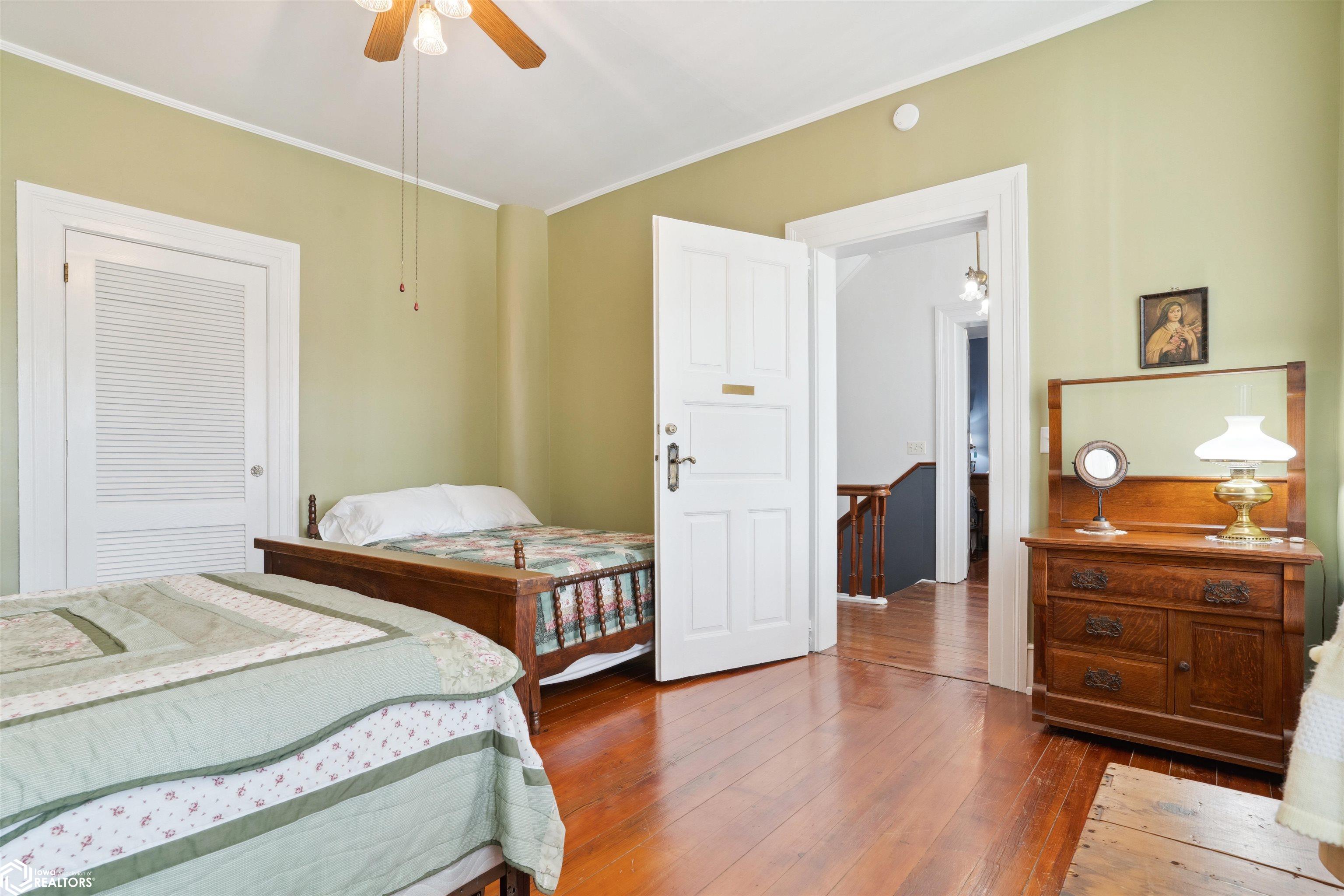 Dallas City, Illinois, 62330, United States, 8 Bedrooms Bedrooms, ,7 BathroomsBathrooms,Residential,For Sale,1980104