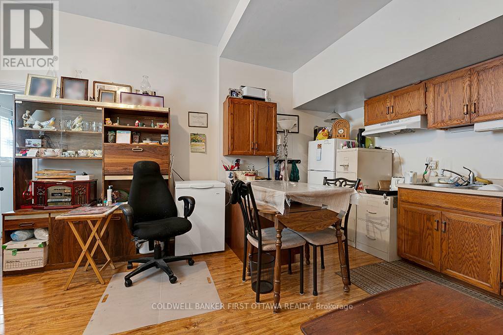 SMITHS FALLS, Ontario, K7A 2Z5, CA, 8 Bedrooms Bedrooms, ,6 BathroomsBathrooms,Residential,For Sale,1865309