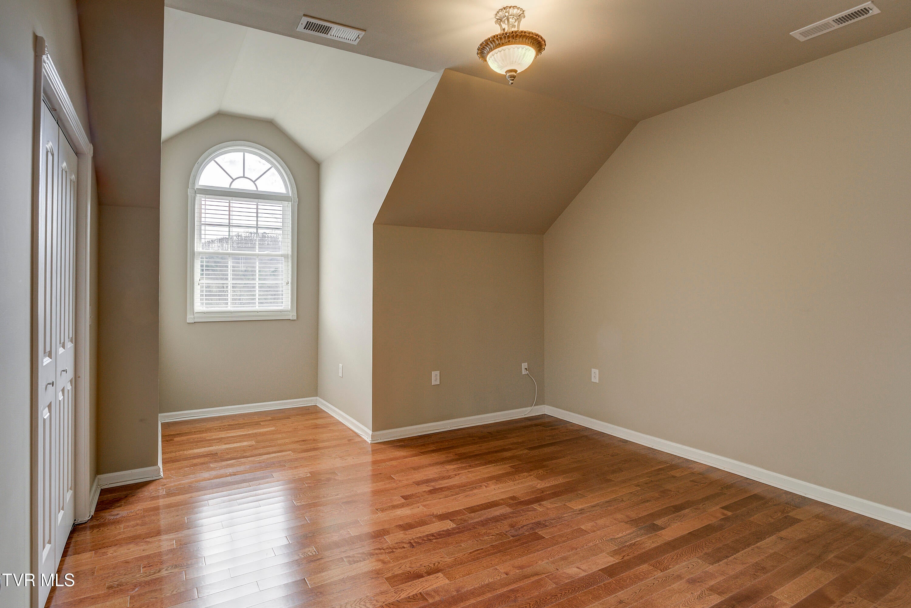 Bristol, Tennessee, 37620, United States, 4 Bedrooms Bedrooms, ,4 BathroomsBathrooms,Residential,For Sale,2001712