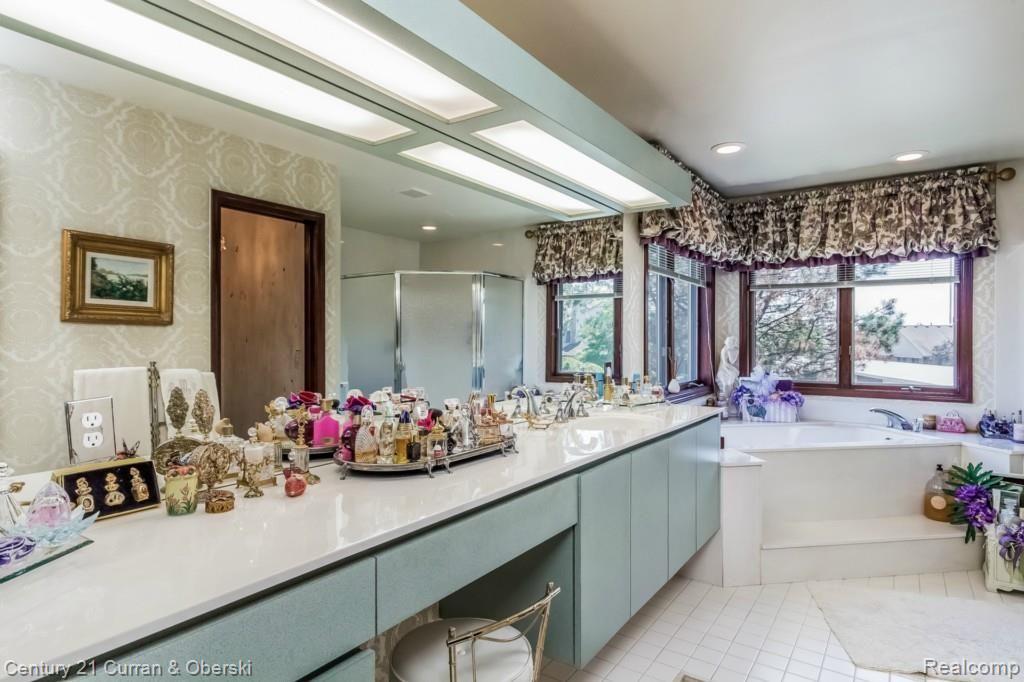 Farmington Hills, Michigan, 48331, United States, 6 Bedrooms Bedrooms, ,7 BathroomsBathrooms,Residential,For Sale,1914340
