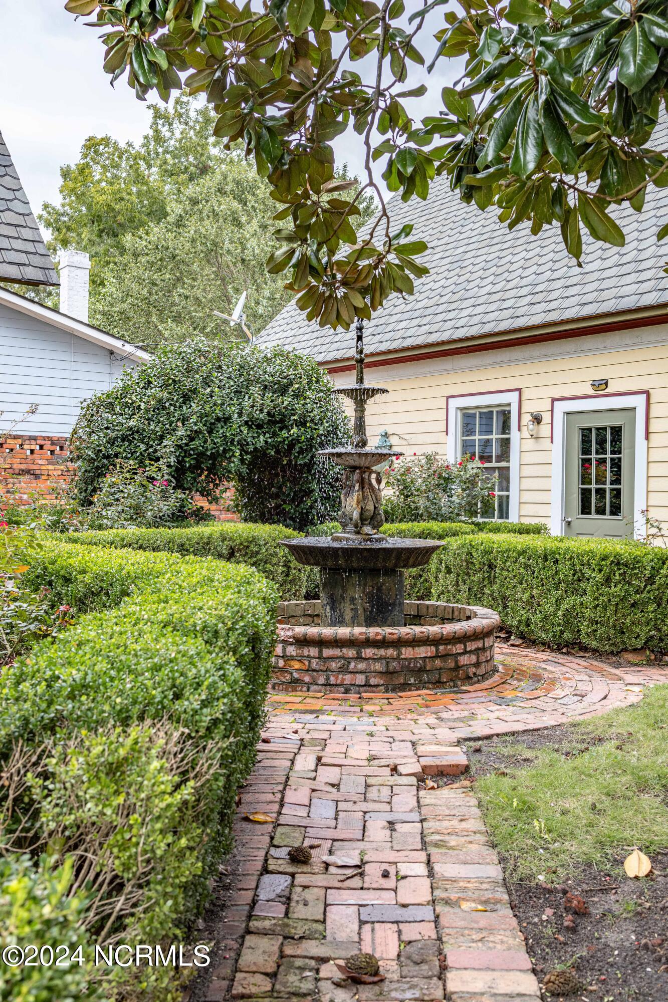 122 S Academy Street, Washington, North Carolina, 27889, United States, 3 Bedrooms Bedrooms, ,4 BathroomsBathrooms,Residential,For Sale,122 S Academy Street,1639244