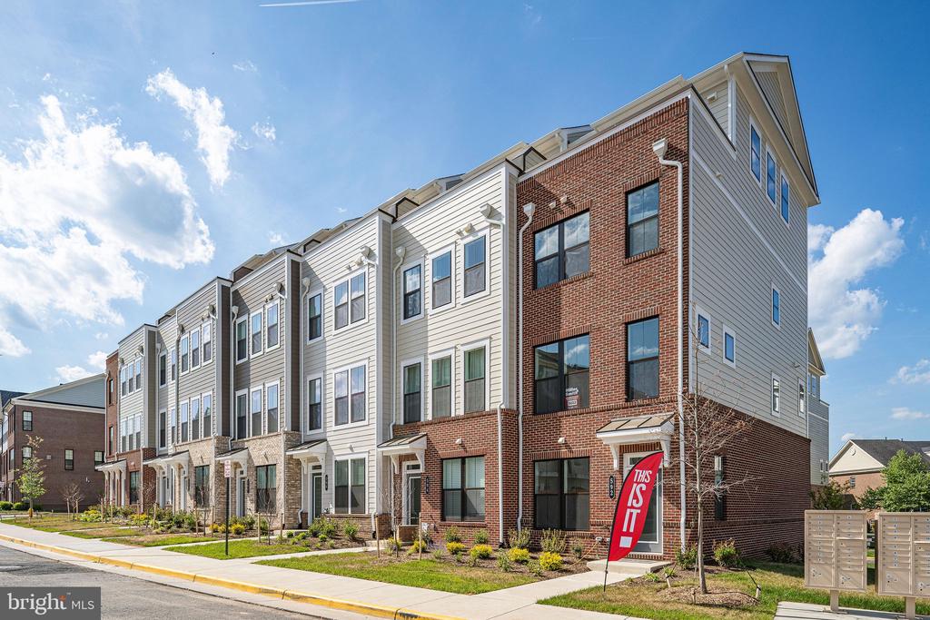 Woodbridge, Virginia, 22191, United States, 4 Bedrooms Bedrooms, ,5 BathroomsBathrooms,Residential,For Sale,2021740