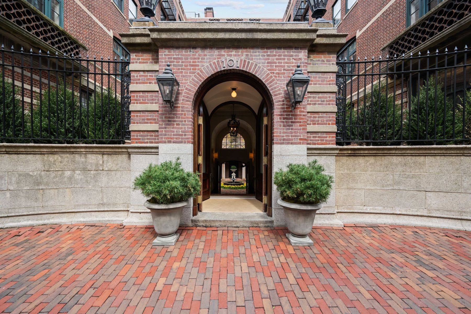  101 Chestnut Street, Unit E, Boston, MA, 02108 - 物件實景