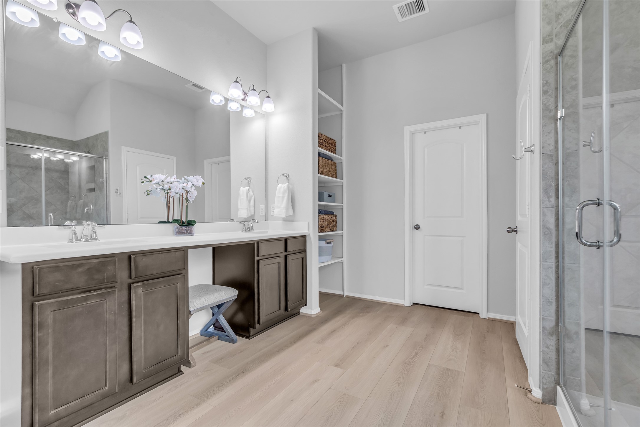 Conroe, Texas, 77384, United States, 4 Bedrooms Bedrooms, ,3 BathroomsBathrooms,Residential,For Sale,1950412