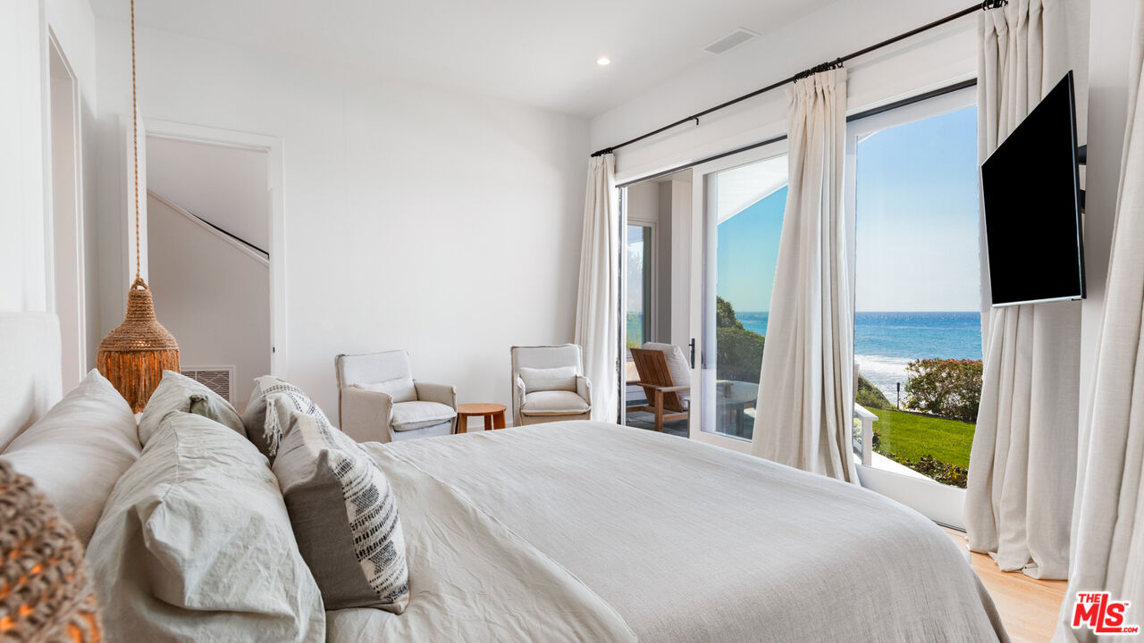 Malibu, California, 90265, United States, 4 Bedrooms Bedrooms, ,5 BathroomsBathrooms,Residential,For Sale,1897741