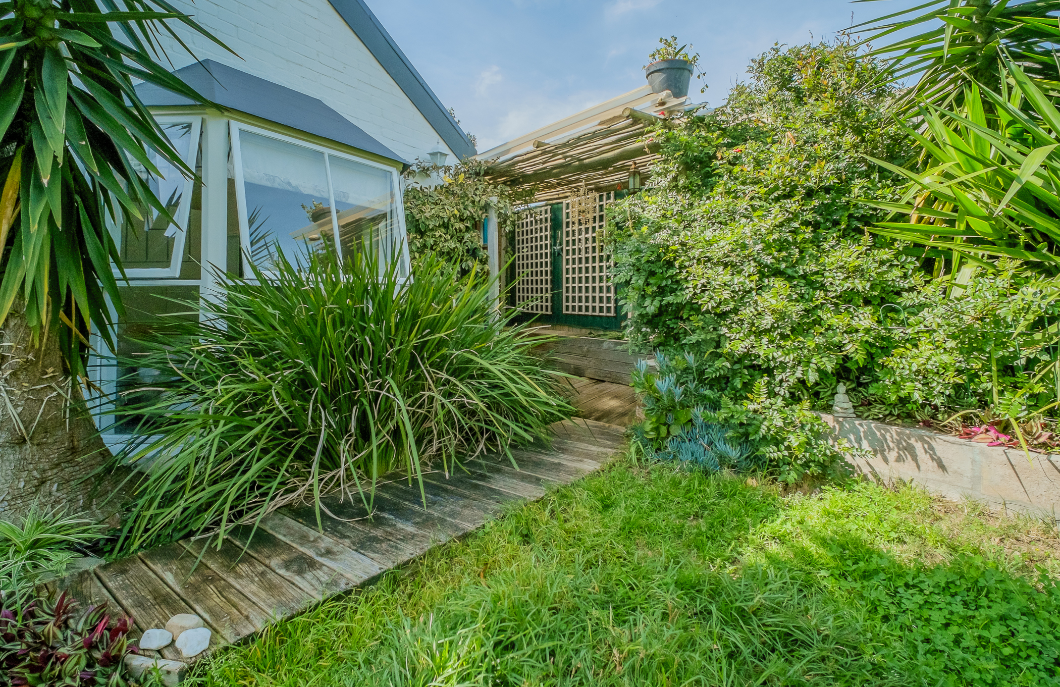  COASTAL LIVING IN THE HEART OF IMHOFF