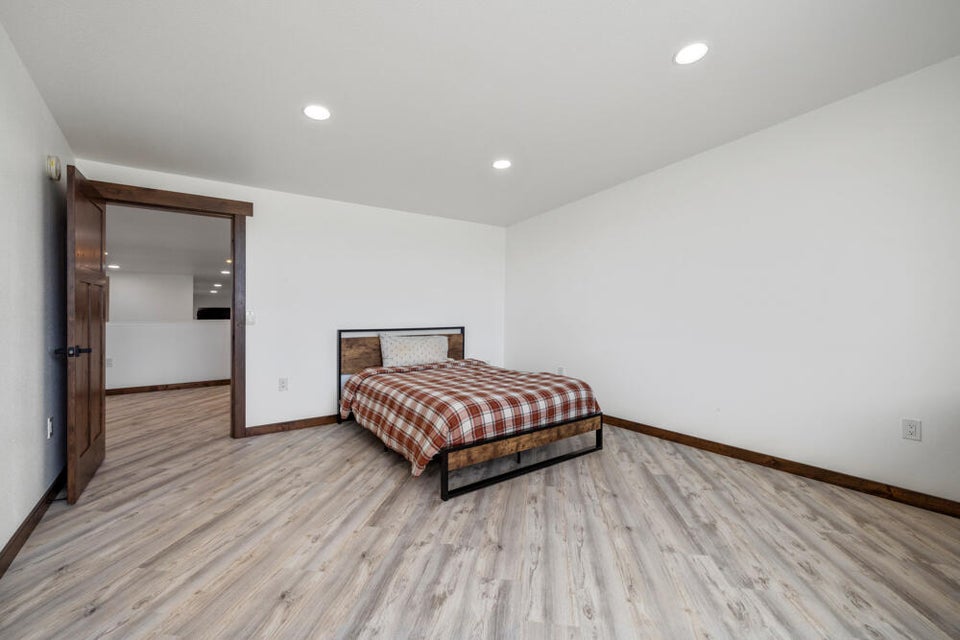Klamath Falls, Oregon, 97603, United States, 3 Bedrooms Bedrooms, ,3 BathroomsBathrooms,Residential,For Sale,1878382