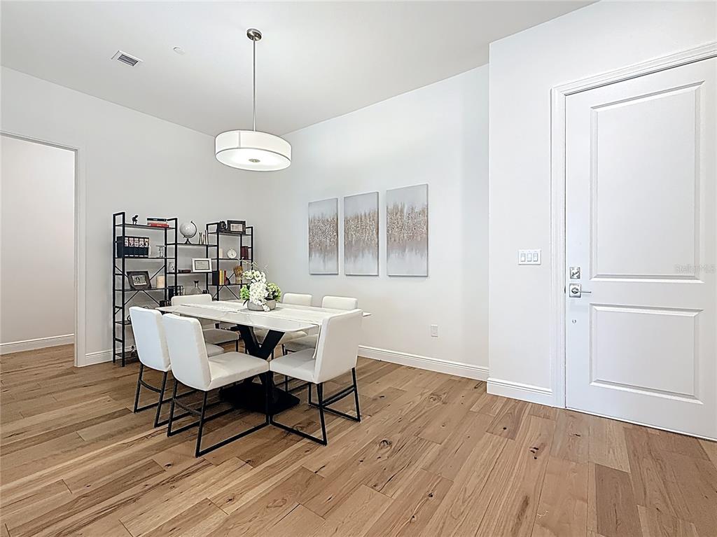 St Petersburg, Florida, 33701, United States, 2 Bedrooms Bedrooms, ,2 BathroomsBathrooms,Residential,For Sale,1889931