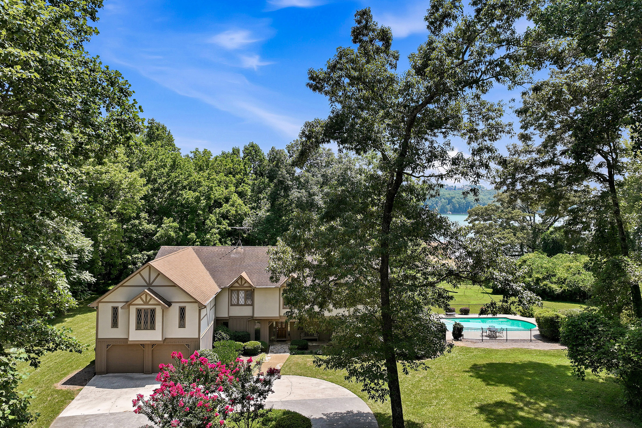  Lakefront Estate with Private Dock, Guest Home and Pool - 物件實景