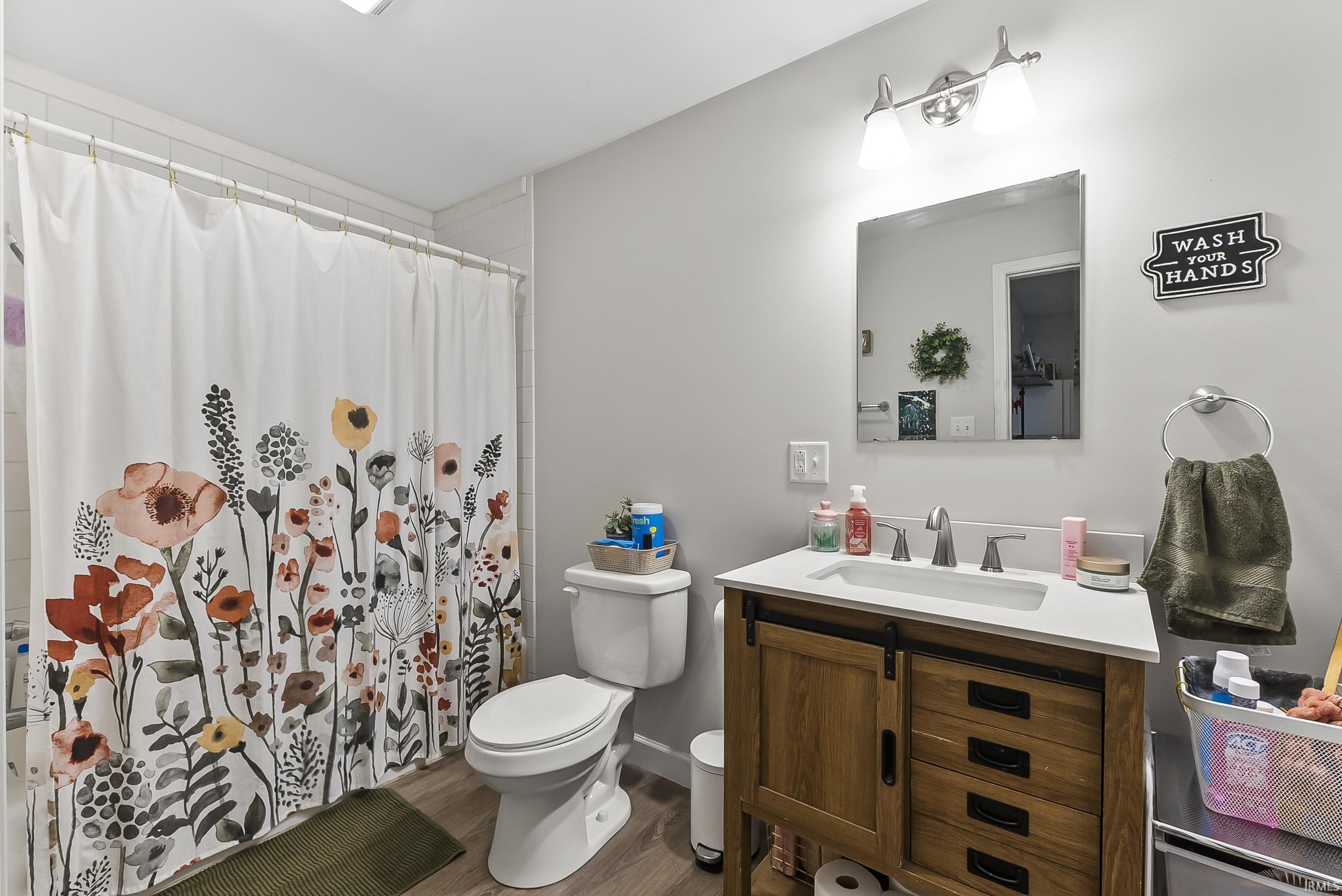 Fort Wayne, Indiana, 46805-3241, United States, 6 Bedrooms Bedrooms, ,4 BathroomsBathrooms,Residential,For Sale,1923084