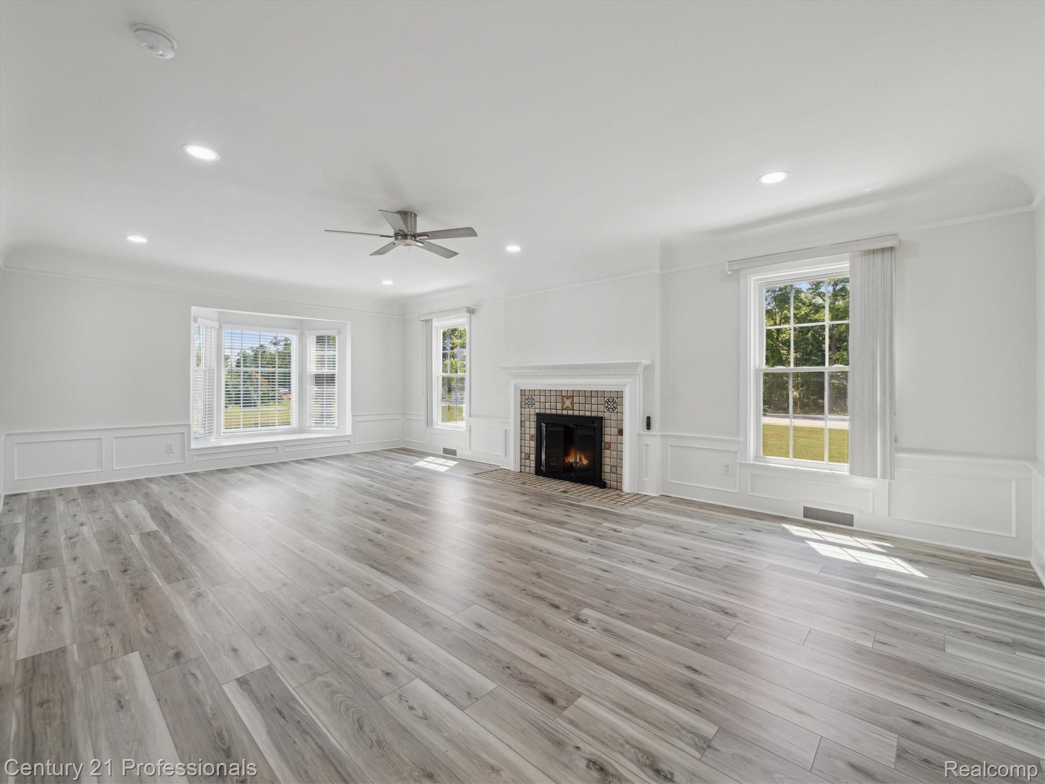 FarmingtonHills, Michigan, 48167, United States, 4 Bedrooms Bedrooms, ,4 BathroomsBathrooms,Residential,For Sale,1895323