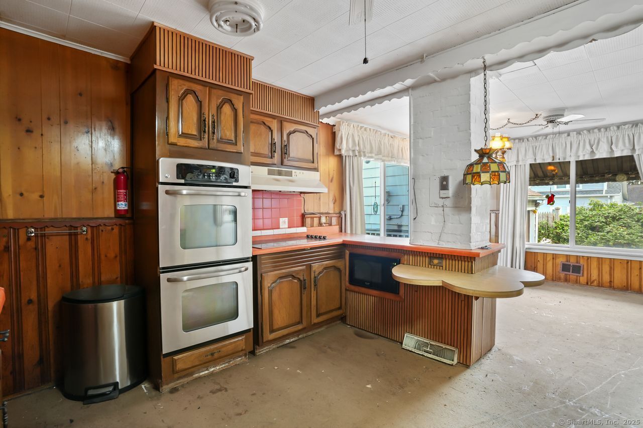 Stratford, Connecticut, 06615, United States, 3 Bedrooms Bedrooms, ,1 BathroomBathrooms,Residential,For Sale,1965569