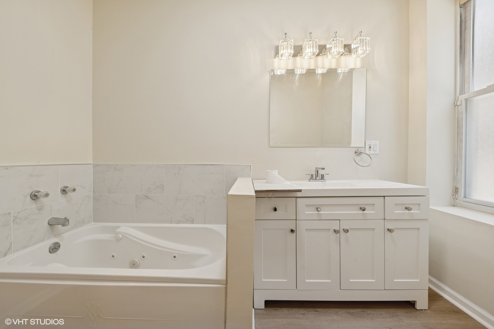 Chicago, Illinois, 60637, United States, 4 Bedrooms Bedrooms, ,3 BathroomsBathrooms,Residential,For Sale,1777528