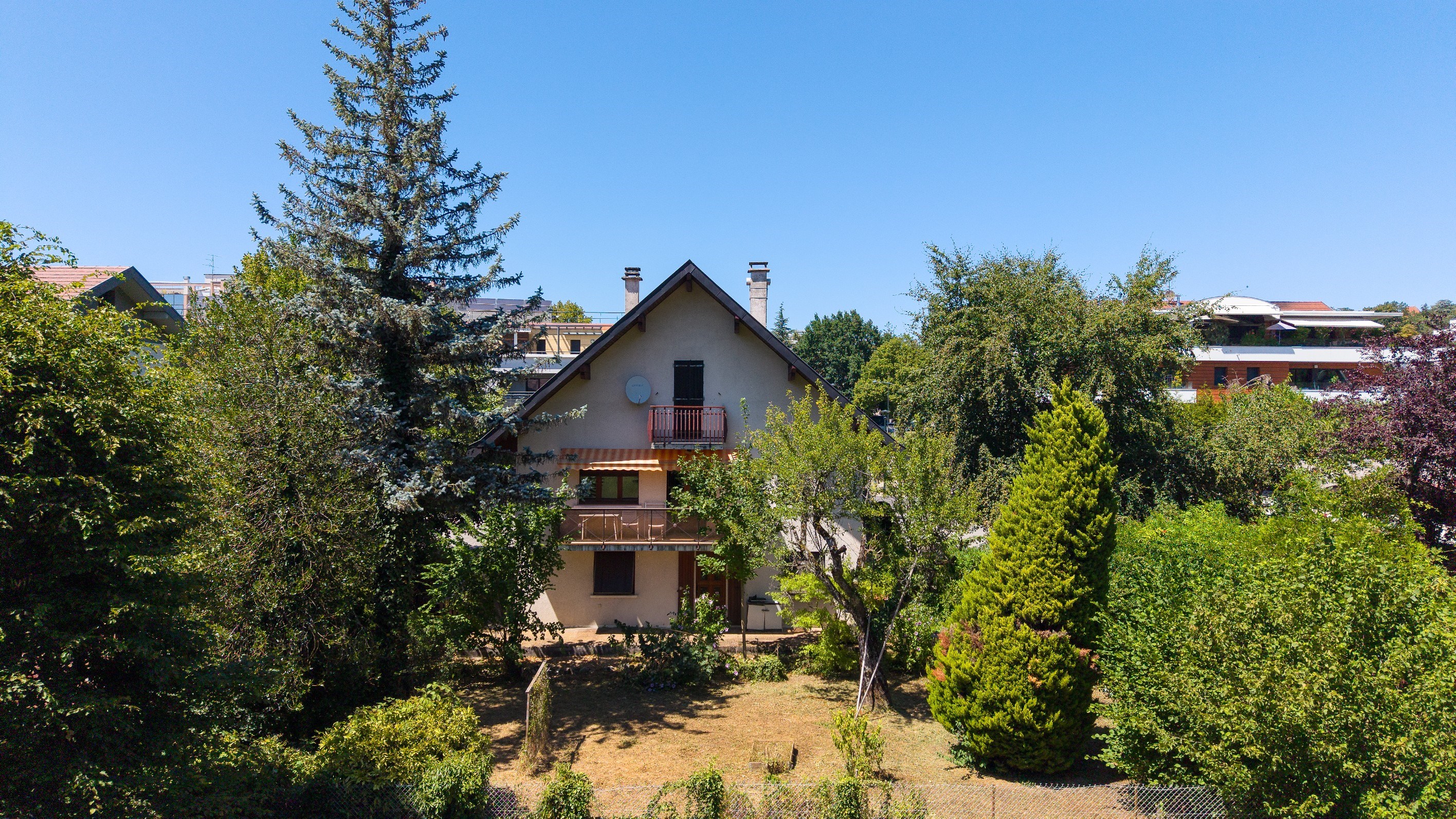  Former farmhouse with rare volumes and strong potential - 物件實景