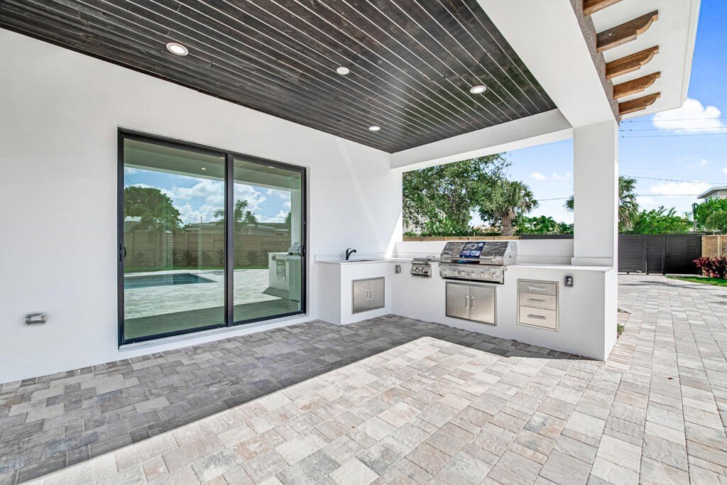 Palm Springs, Florida, 33461, United States, 4 Bedrooms Bedrooms, ,5 BathroomsBathrooms,Residential,For Sale,1835597