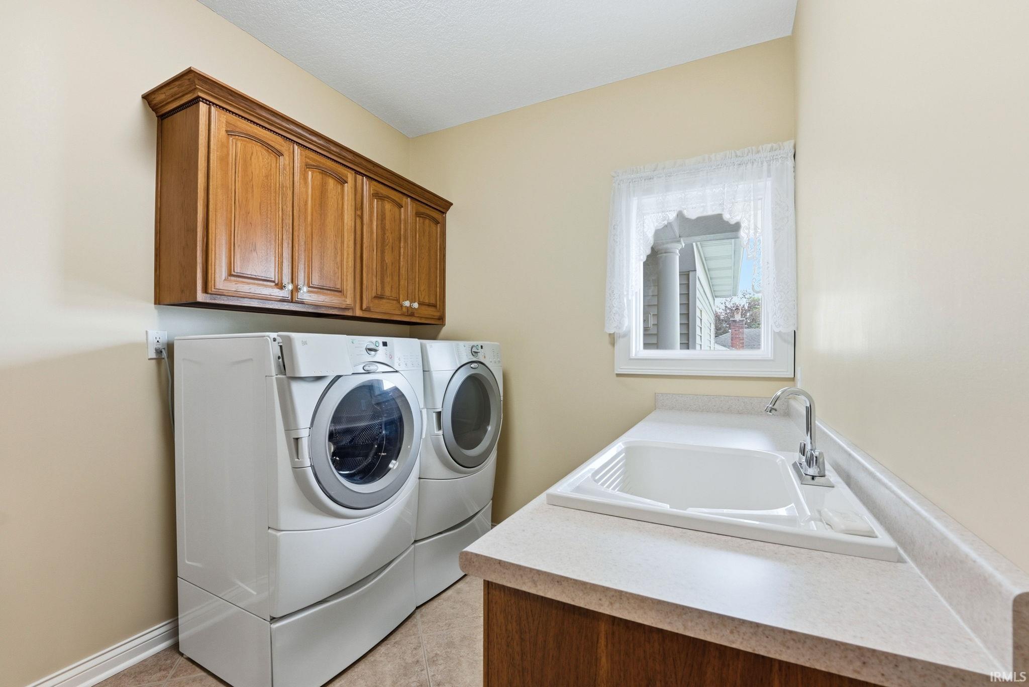 Wolcottville, Indiana, 46795, United States, 3 Bedrooms Bedrooms, ,4 BathroomsBathrooms,Residential,For Sale,2048319