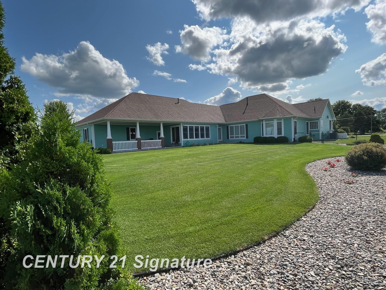 Freeland, Michigan, 48623, United States, 5 Bedrooms Bedrooms, ,4 BathroomsBathrooms,Residential,For Sale,1973671