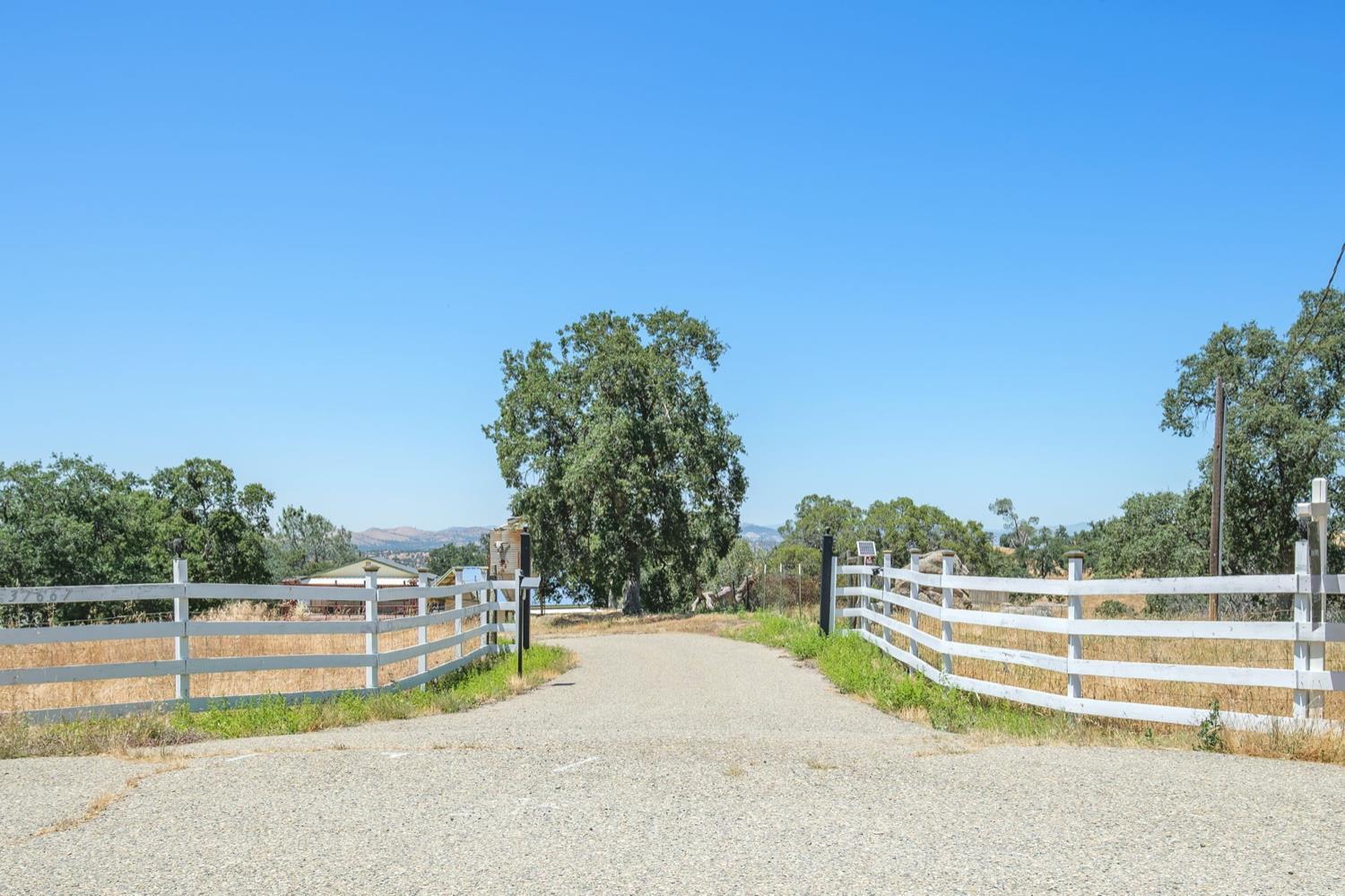 Raymond, California, 93653, United States, 3 Bedrooms Bedrooms, ,3 BathroomsBathrooms,Residential,For Sale,2048178