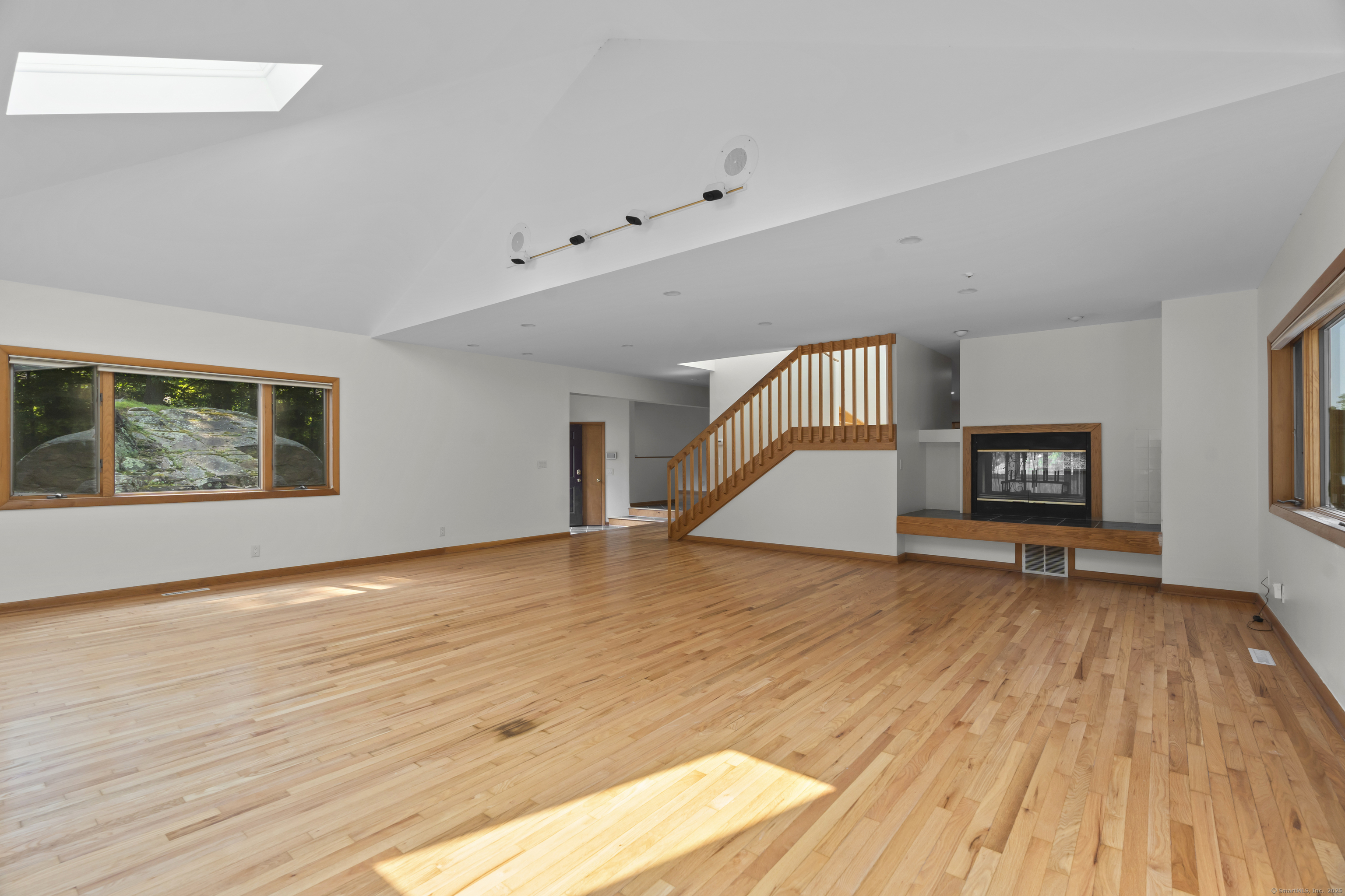Branford, Connecticut, 06405, United States, 3 Bedrooms Bedrooms, ,3 BathroomsBathrooms,Residential,For Sale,1912319