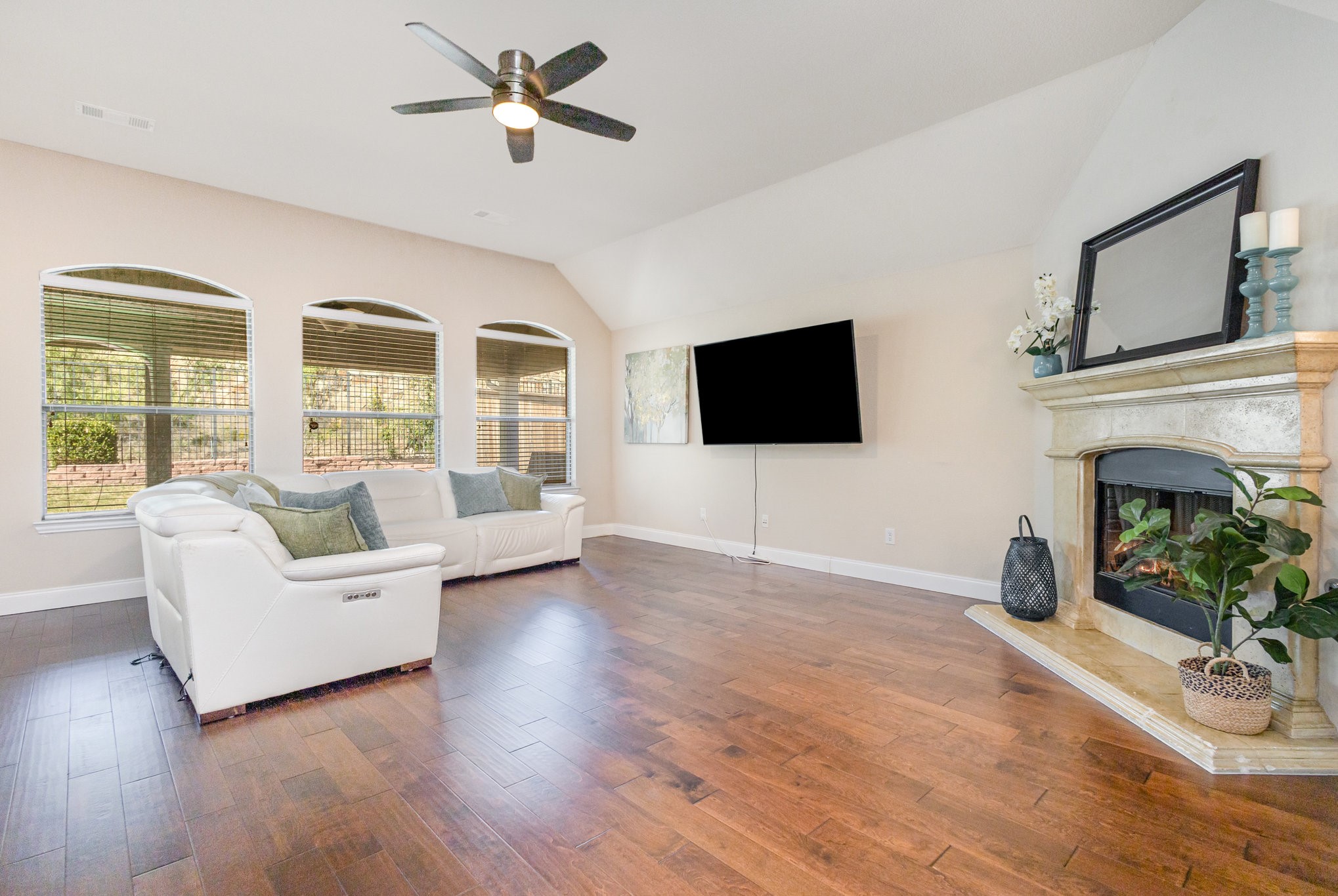 Roanoke, Texas, 76262, United States, 4 Bedrooms Bedrooms, ,3 BathroomsBathrooms,Residential,For Sale,1963102