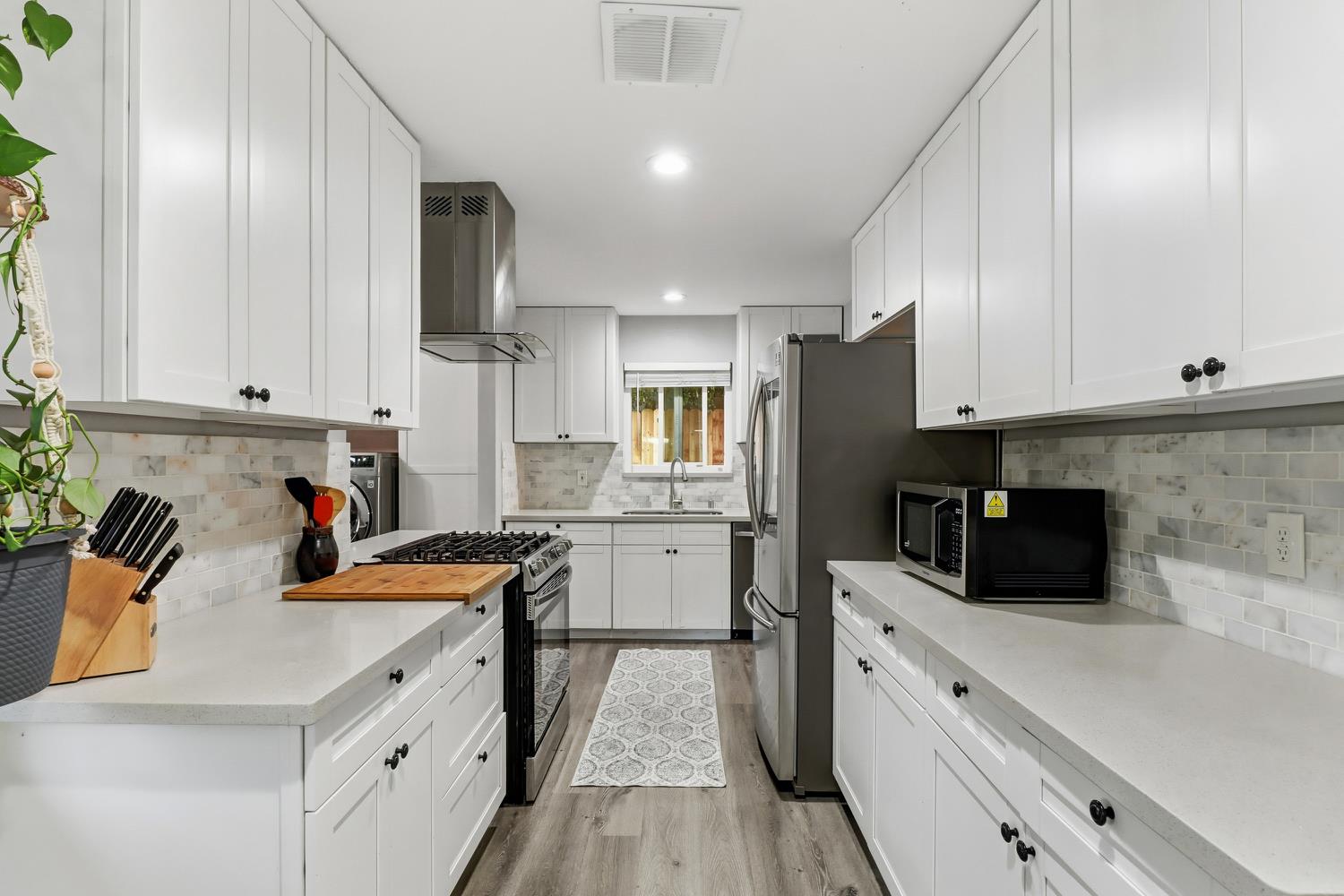 Sacramento, California, 95826, United States, 3 Bedrooms Bedrooms, ,2 BathroomsBathrooms,Residential,For Sale,1991468