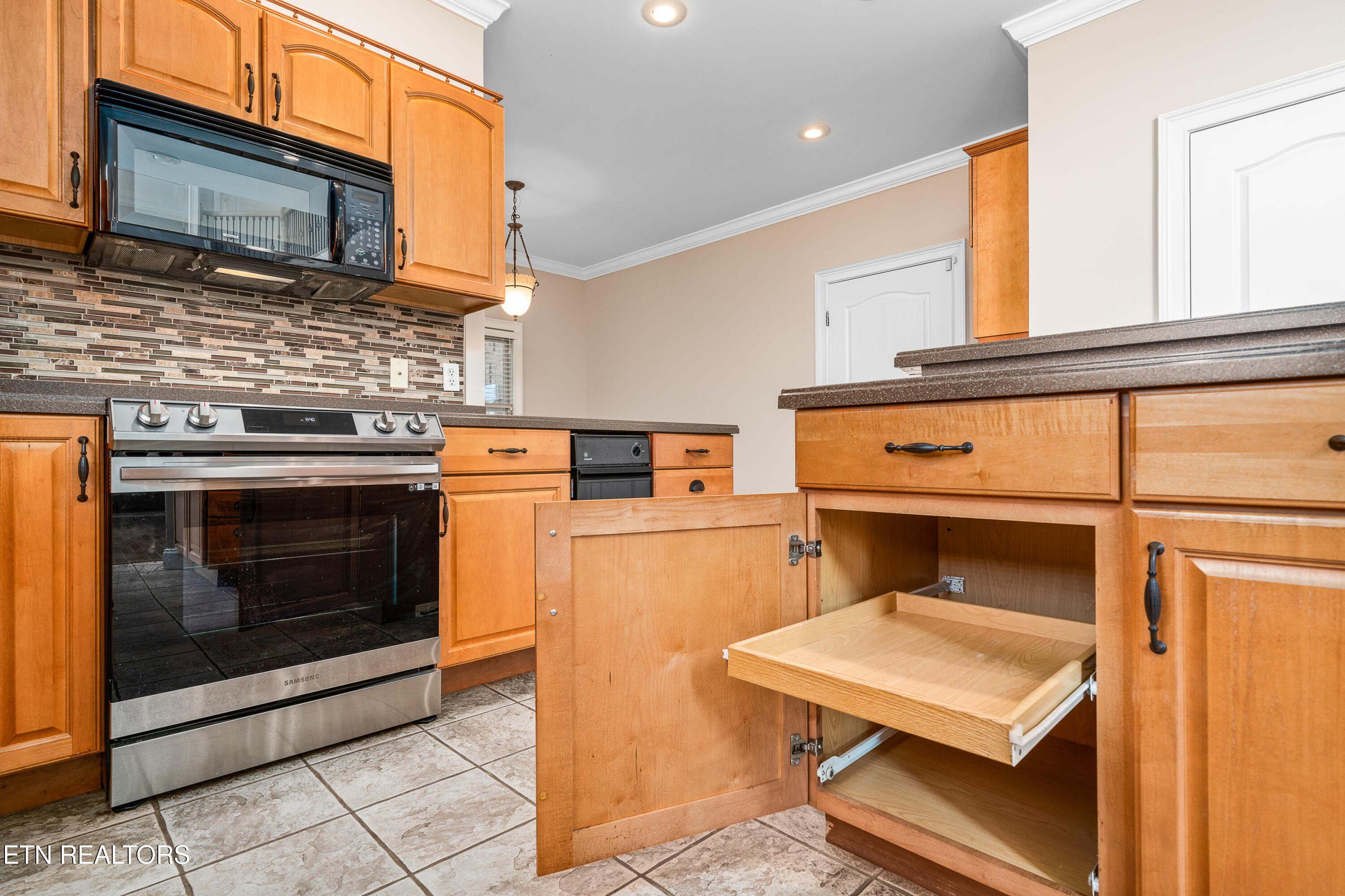 Crossville, Tennessee, 38555, United States, 5 Bedrooms Bedrooms, ,4 BathroomsBathrooms,Residential,For Sale,1990495