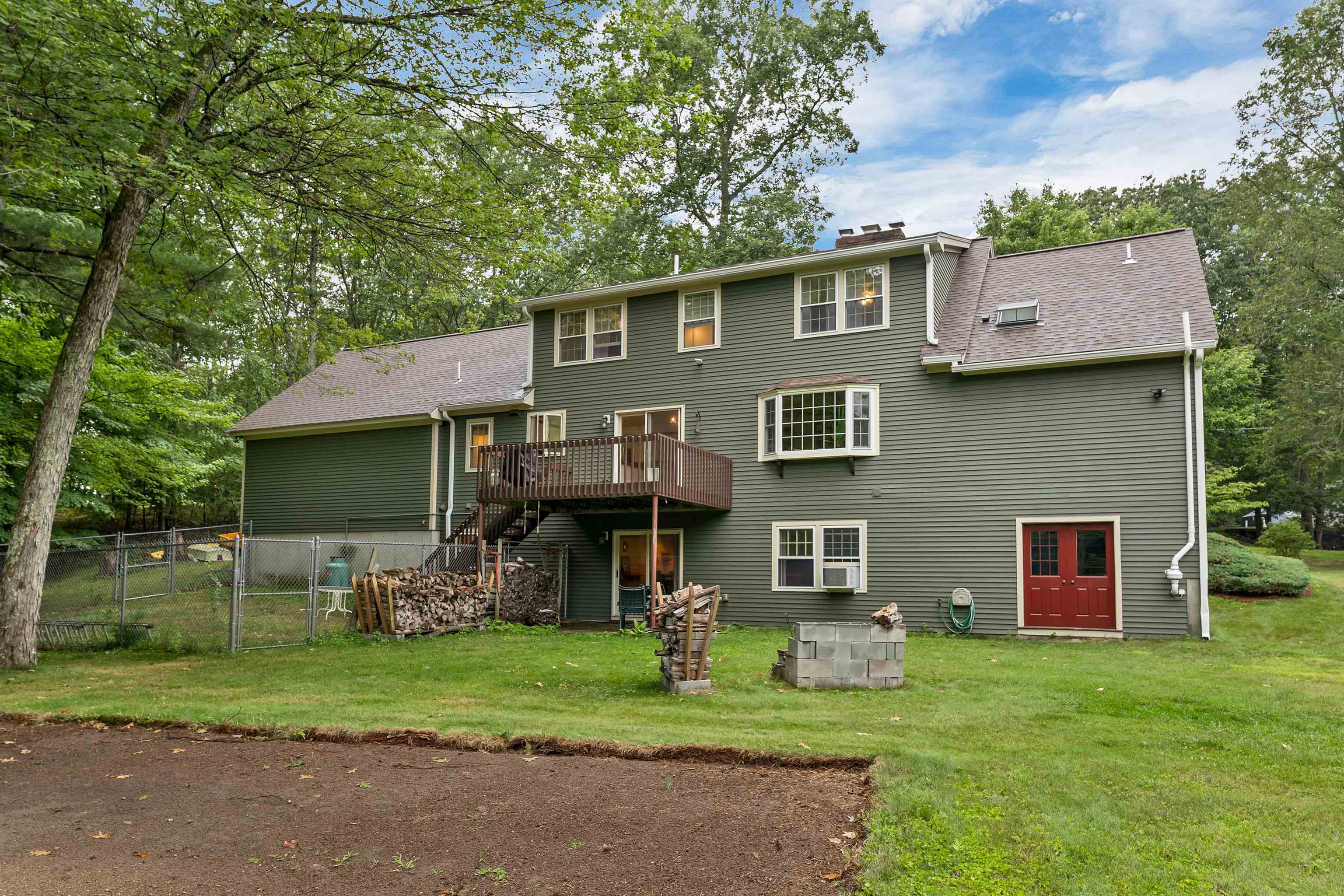 Salem, New Hampshire, 03079, United States, 4 Bedrooms Bedrooms, ,3 BathroomsBathrooms,Residential,For Sale,1924939